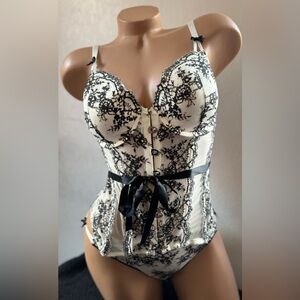 New Victoria's Secret Corset set 36D